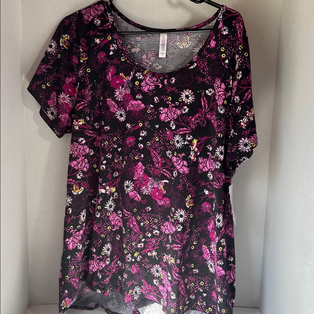Lularoe classic tee size 2XL purple black floral